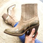 dames-enkellaarzen-taupe-beige-goud-yare-cowboyboots