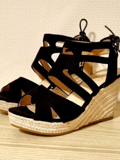 sleehakken-zwart-vera-wedges-zomerse-sandalen-kurkhak-fashion-musthaves-gladiator-heels