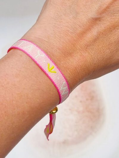 armband-roze-stay-wild-geluksarmband-ibiza-boho-style-fashion-sieraden-webshop