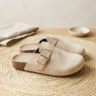 clogs-met-gesp-beige